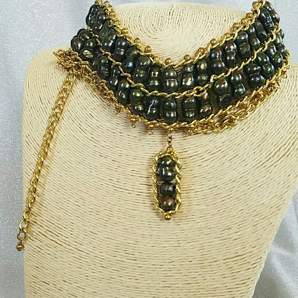 The mood choker with freshwater pearl